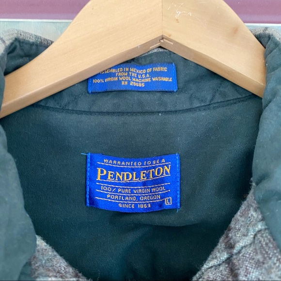 Vintage Wool Pendleton button down - Picture 4 of 7